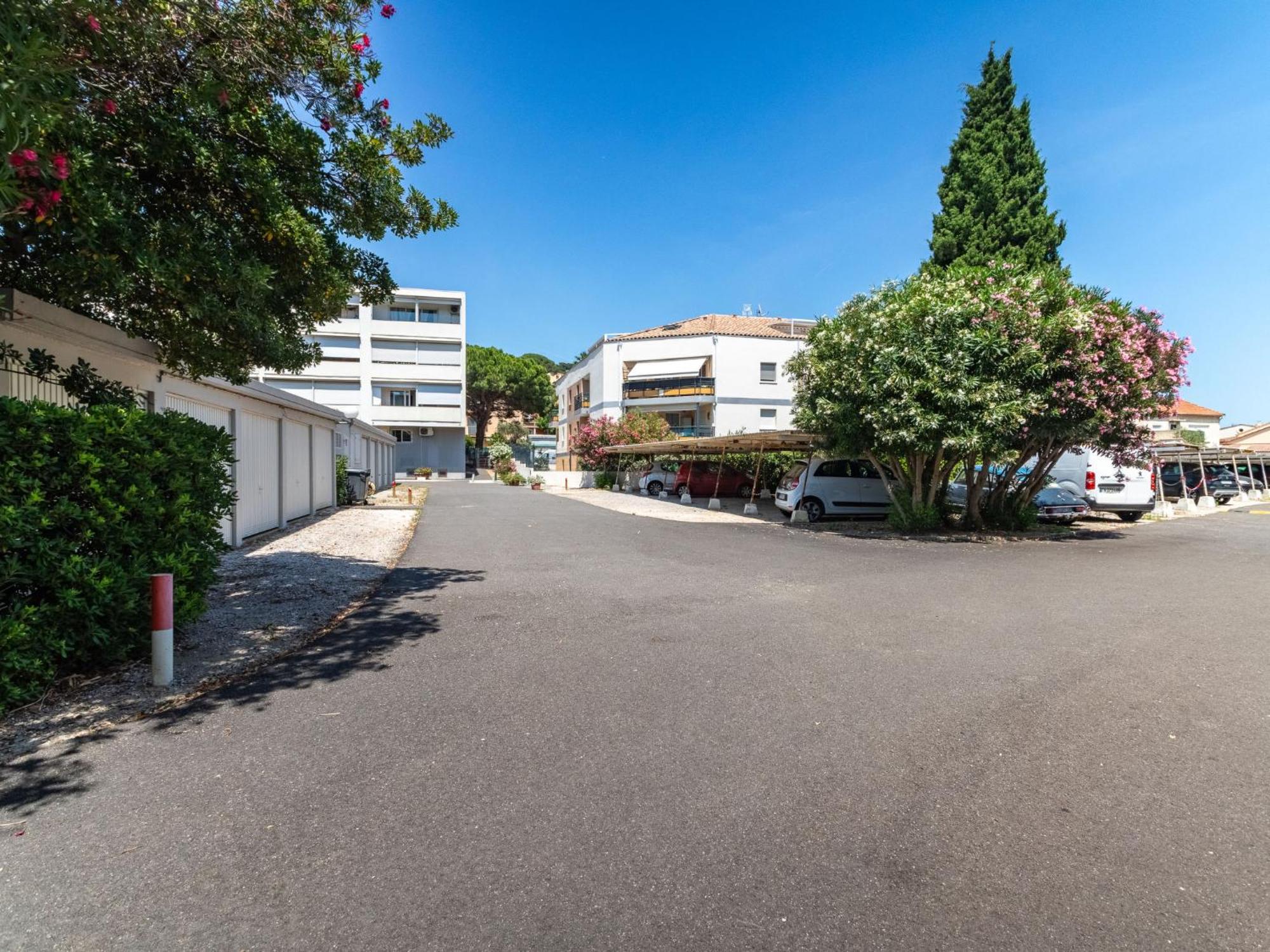 Apartment Les Roses Lauriers By Interhome Le Lavandou Exteriör bild